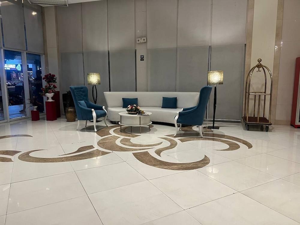 Marvinn's by LVH - 150 Newport Boulevard