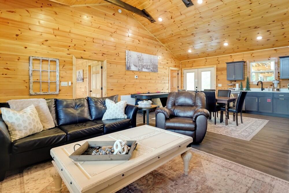 1 Mi to Douglas Lake: Blissful Escape w/ Hot Tub!