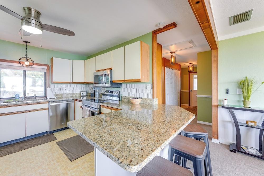 Dora Canal Views & Shared Dock: Apt in Tavares!