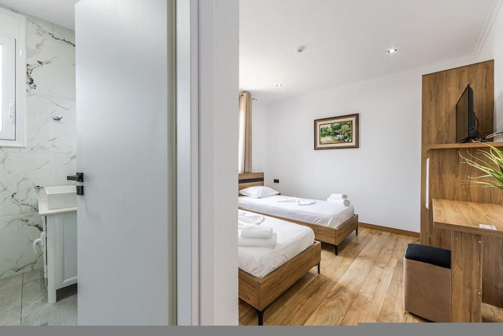 Bliss Double Room in Gjirokast r