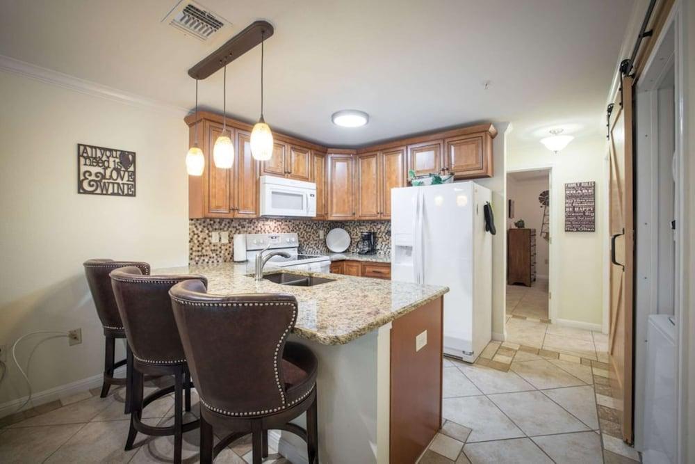 Waterwheel Hideaway - Cozy Condo for 6 With Resort-style Amenities