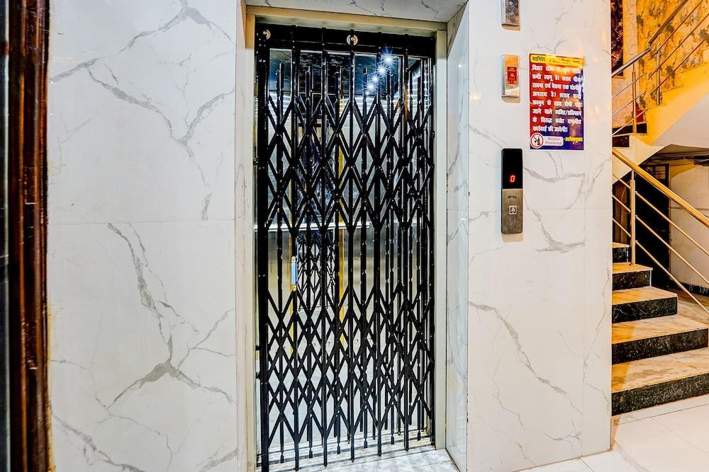 Fabhotel Dream Palace I