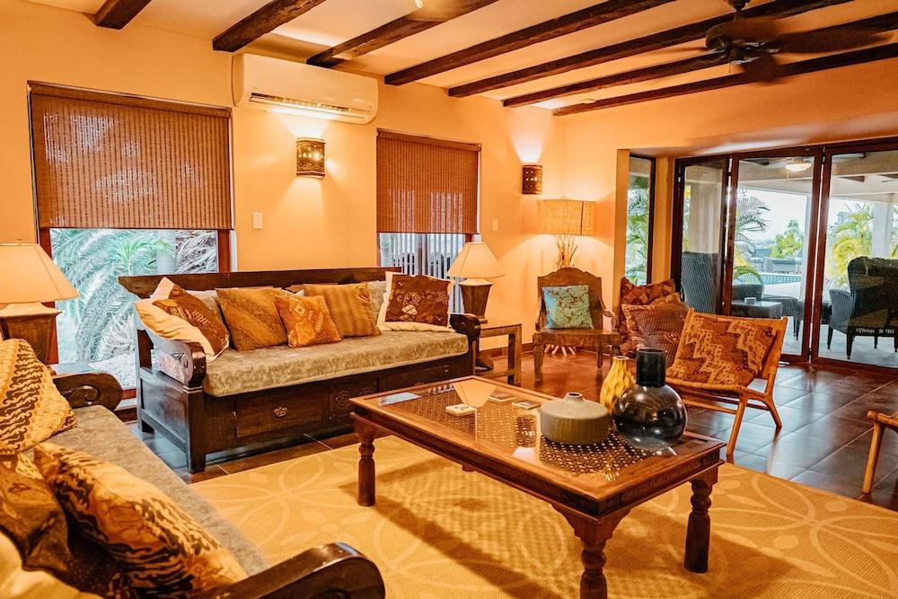 Hillside Retreat in Noord