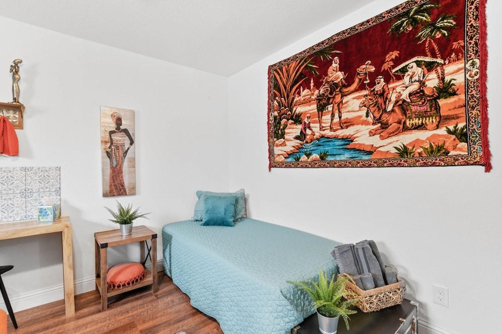 Cozy Spacious Allergy Friendly Retreat - 4BR