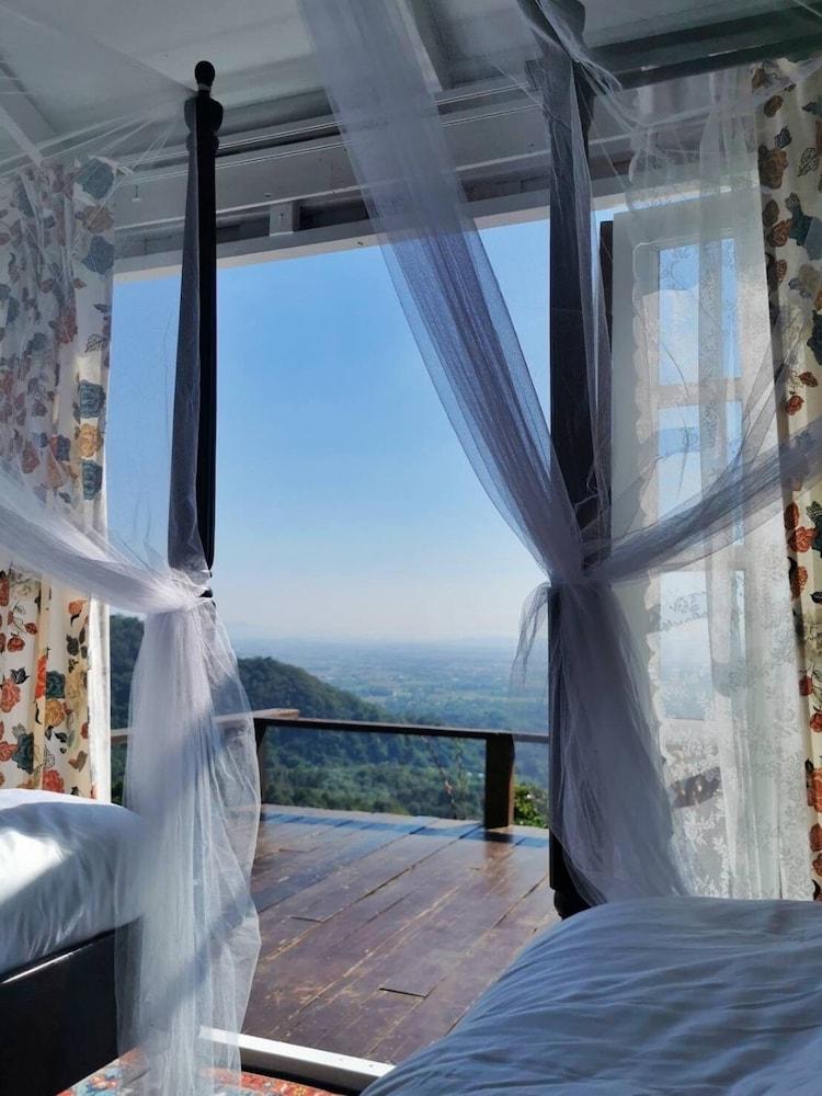 4000Dao-A Hilltop Hideaway Experience