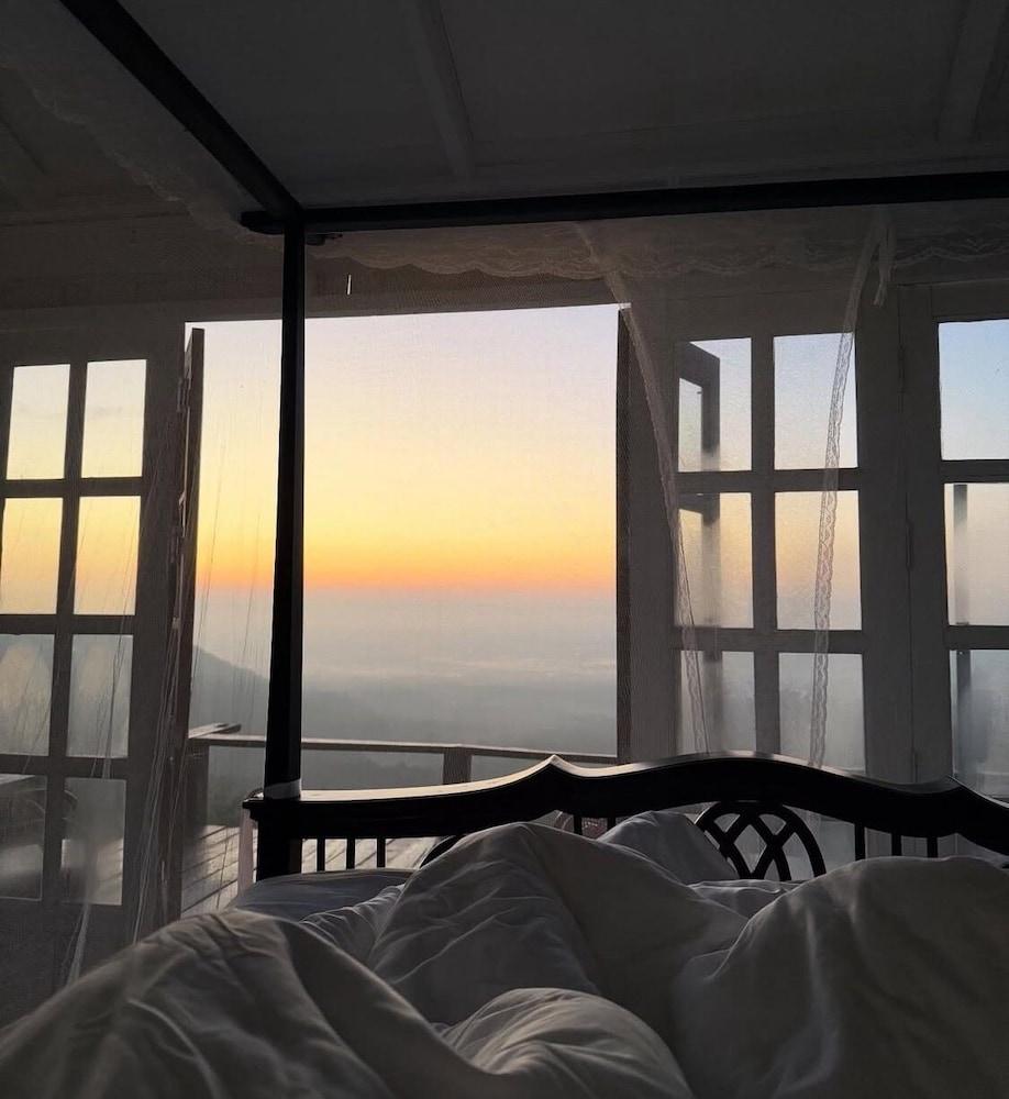 4000Dao-A Hilltop Hideaway Experience