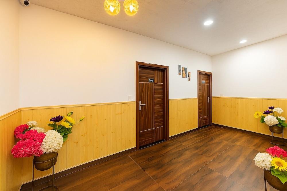 Hotel Shiva Lake - Near Mussoorie Lake