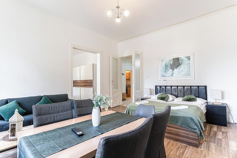 Cozy Longstay Room in a Central Location