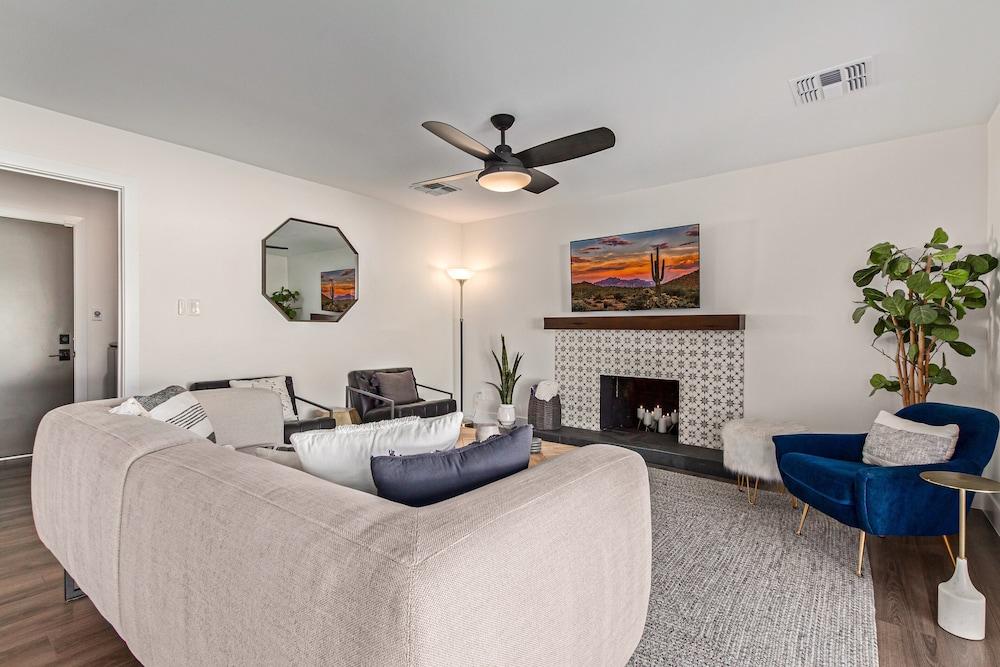 Greenway Getaway - Private Pool - North Scottsdale