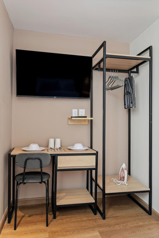 Ezequiel Montes By Homirent