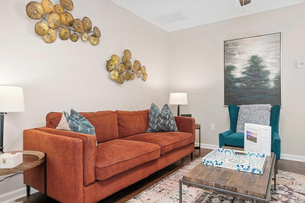 White Pine Sycamore by Avantstay Near Downtown