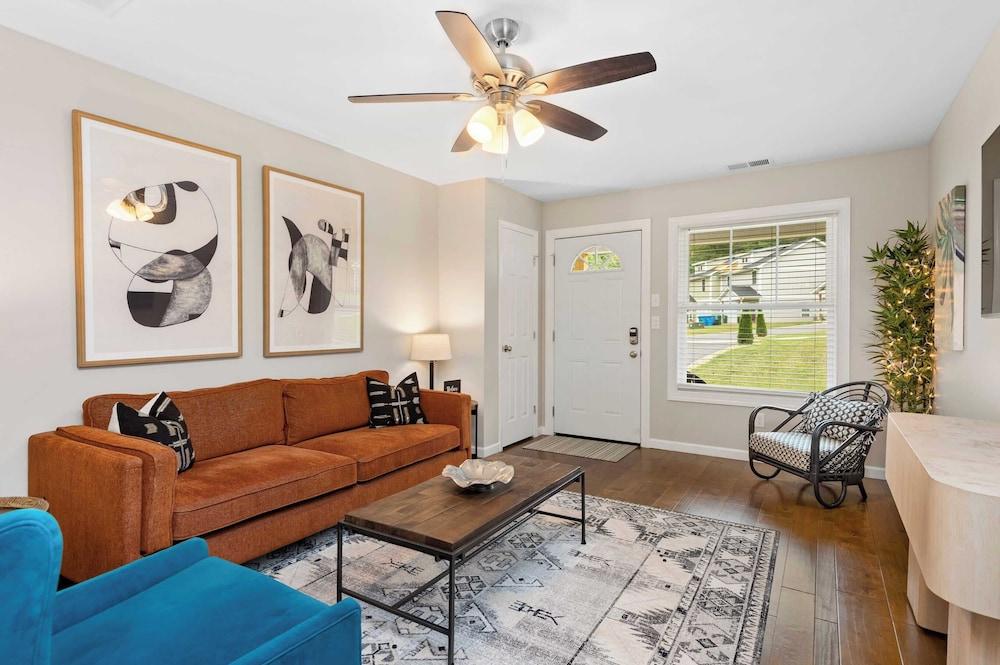 Sweetgum Sycamore by Avantstay 6 Min to Downtown