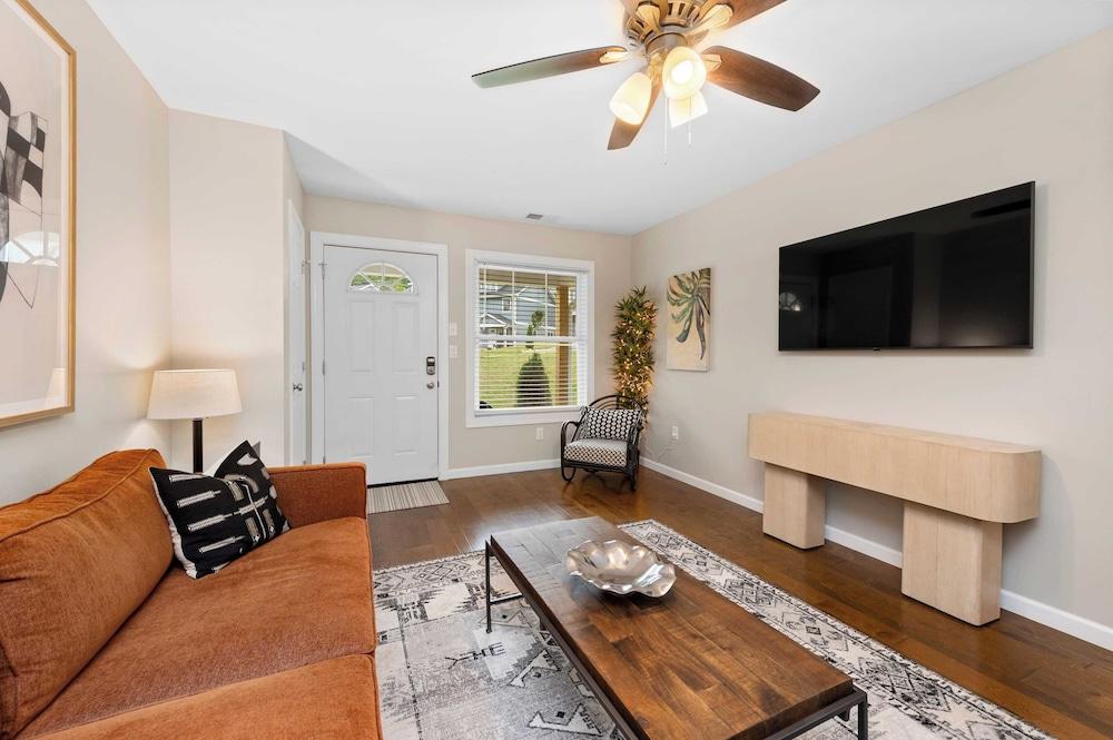 Sweetgum Sycamore by Avantstay 6 Min to Downtown