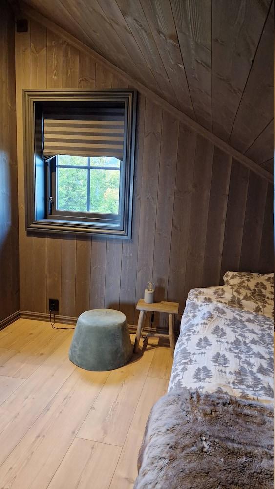 Cabin With Jacuzzi on Lifjell