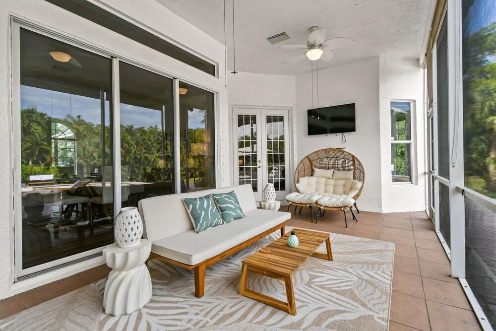 Why Is Everyone Obsessed With This House