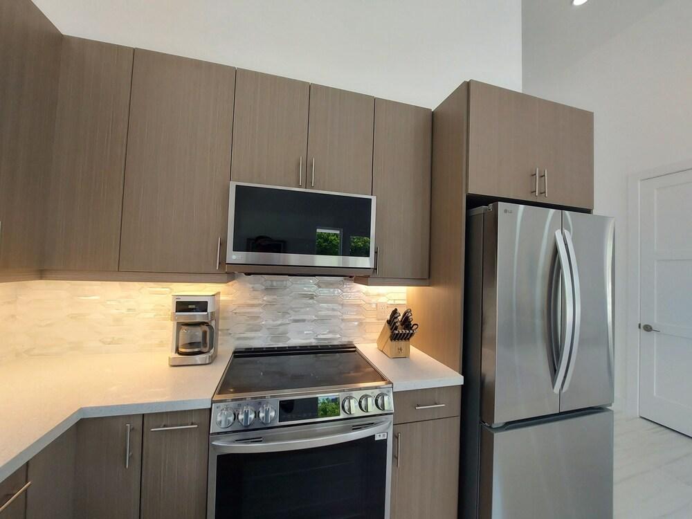 Silver Palms - Brand New Designer Home On Banks Road 2 Bedroom Home