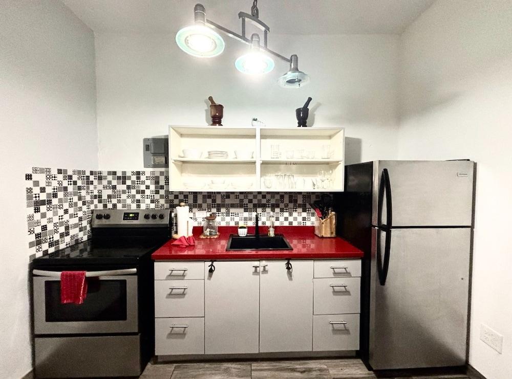 Solar-powered Gem Tours Walk to Beaches Eats