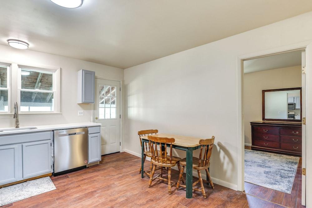 1 Mi to Dtwn Saratoga Springs: Cozy Duplex Apt!