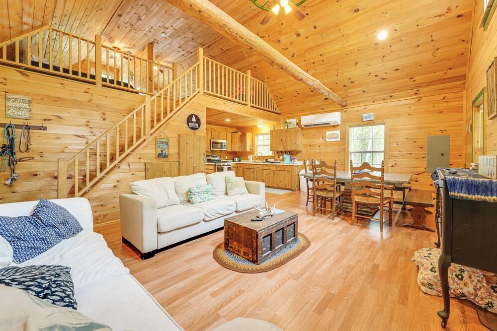 2 Mi to Marina & Beach: Frye Island Retreat!