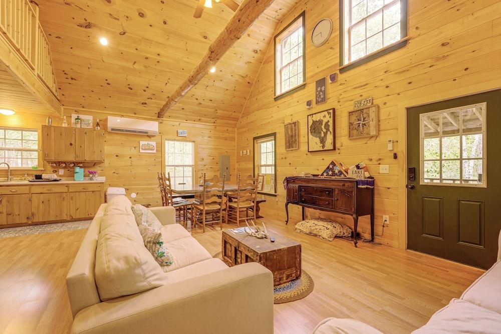 2 Mi to Marina & Beach: Frye Island Retreat!