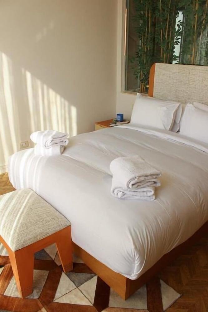 Sahara at Lake View Residence