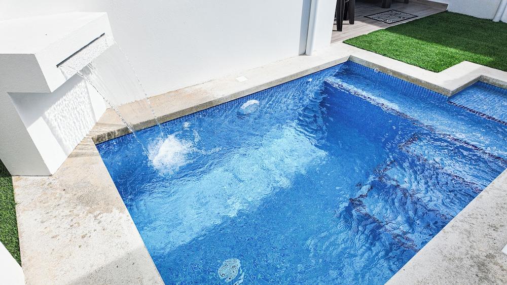 Macaw House with private pool