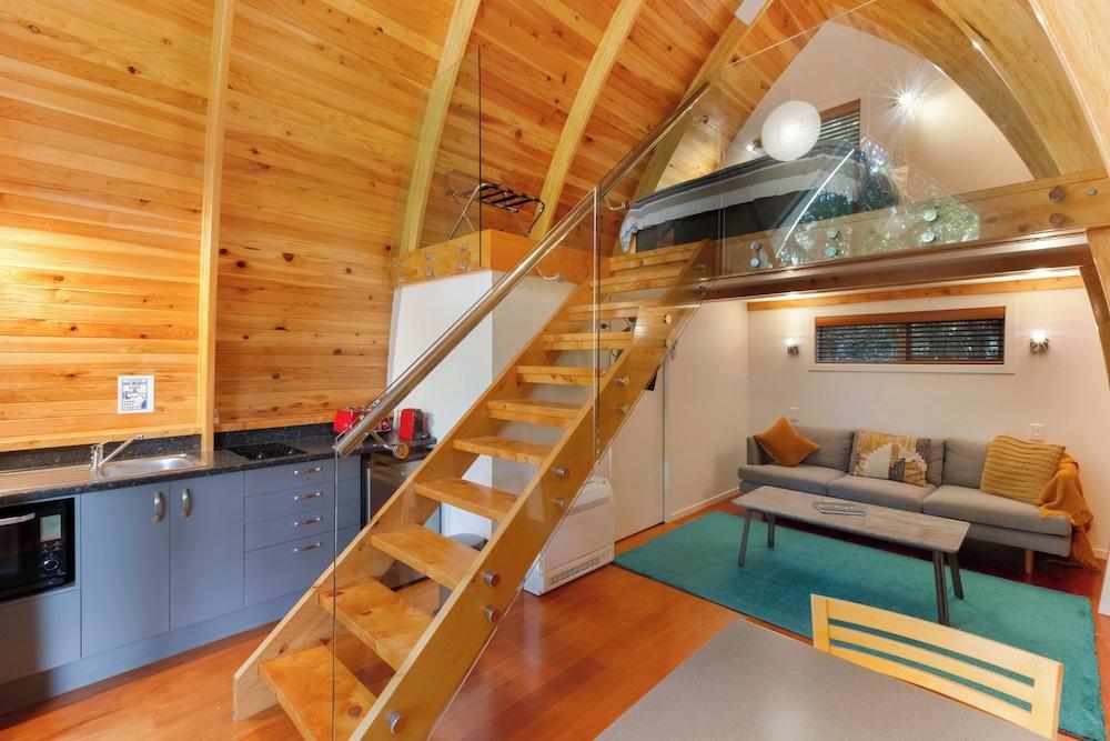 Onetangi Forrest Chalet