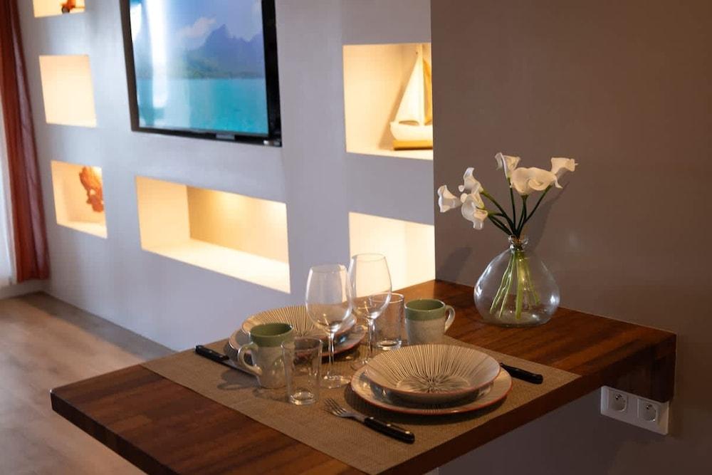 The Shores of Hawaiki