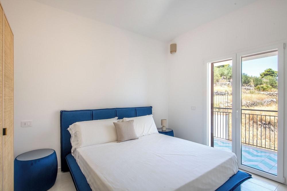 Sea Frame Design Apartments with Pool by Wonderful Italy