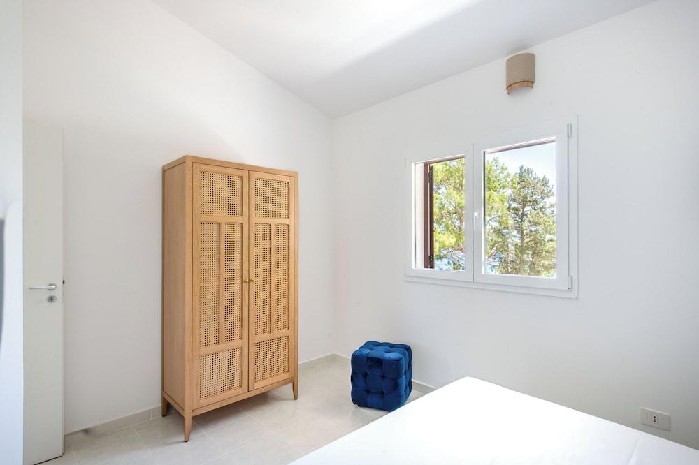 Sea Frame Design Apartments with Pool by Wonderful Italy