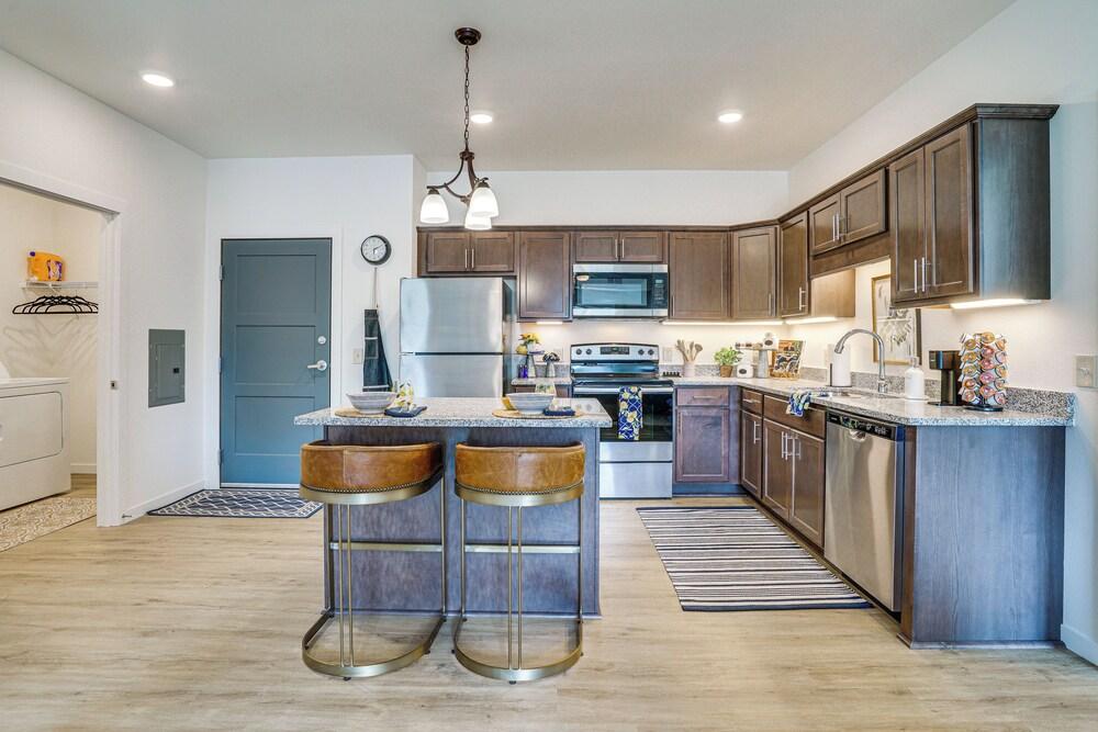 4 Mi to National Sports Center: Apt in Blaine