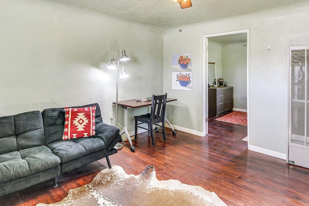 3 Mi to Old Town, Fenced Yard: ABQ Abode!