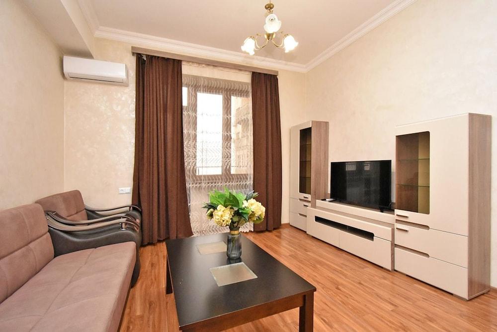 Apartment on Argishti 15 street
