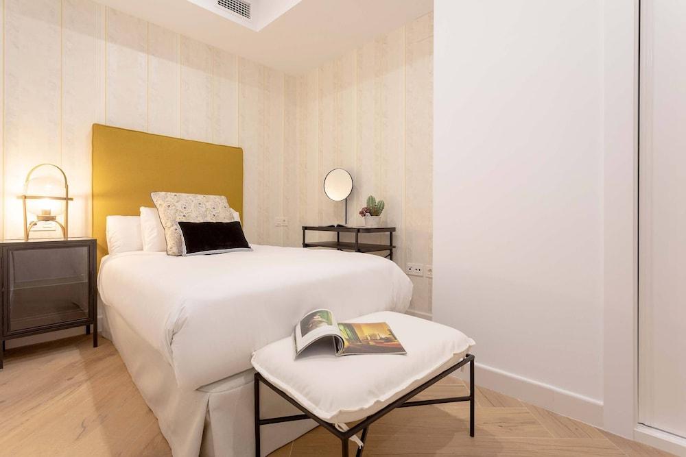 Exclusive Apartment in City Center. Capiteles