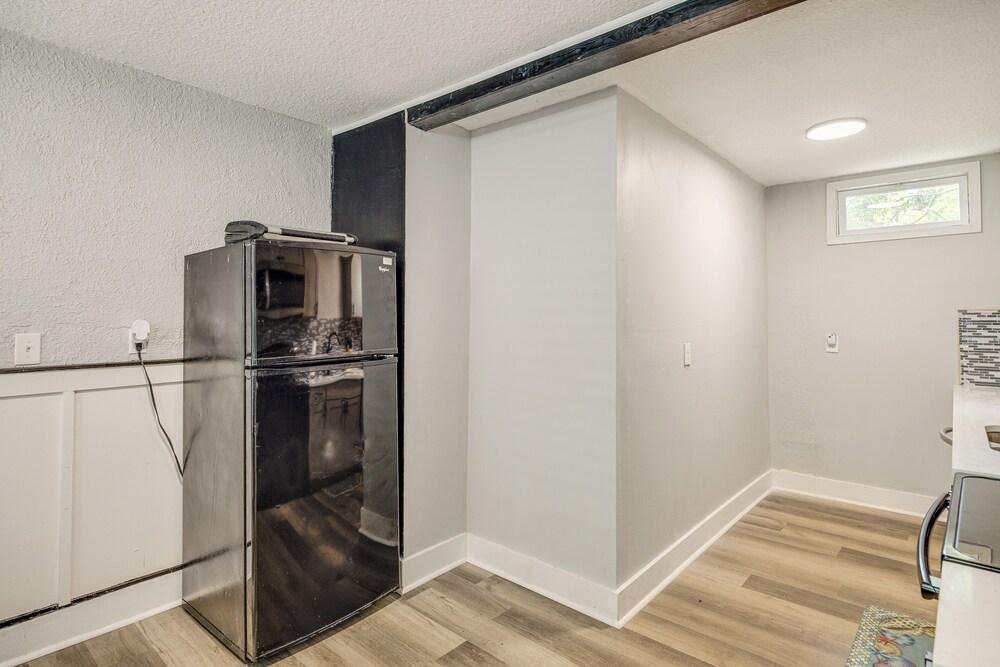 < 1 Mi to Everbank Stadium: Retreat w/ Yard!