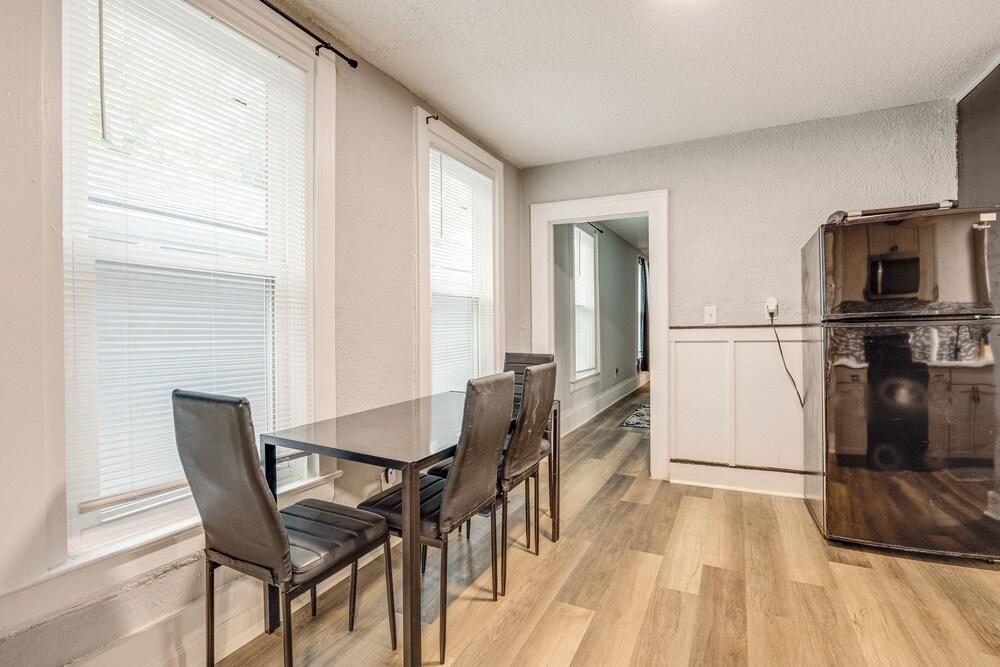 < 1 Mi to Everbank Stadium: Retreat w/ Yard!