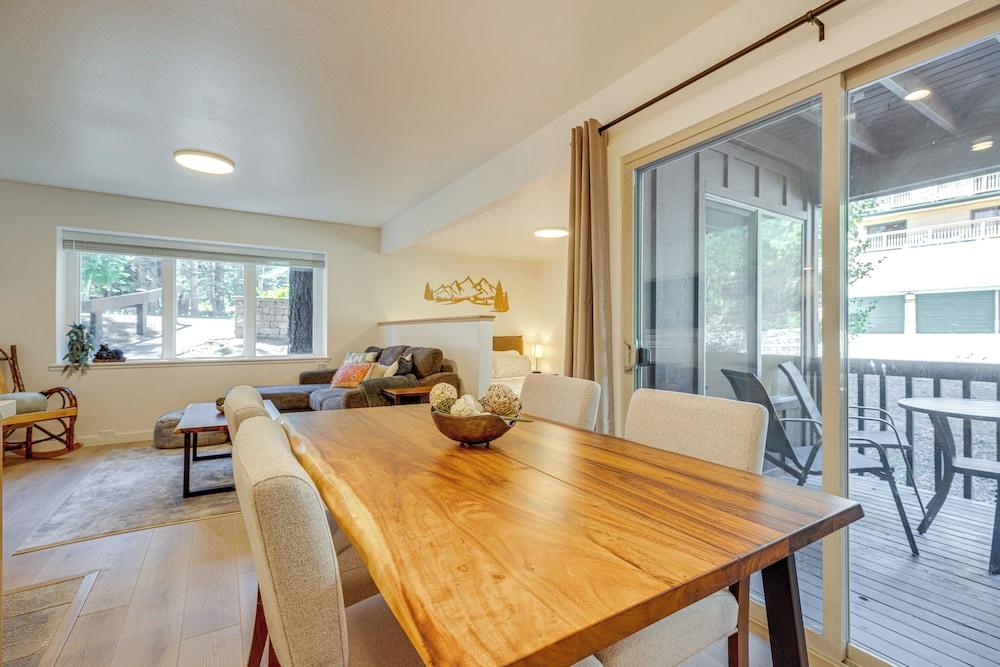 Walk to Mammoth Village: Chic Mountain Studio