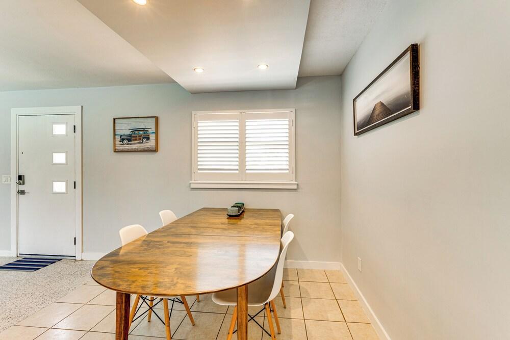 2 Mi to Beach: Canal-front Retreat in Cape Coral!