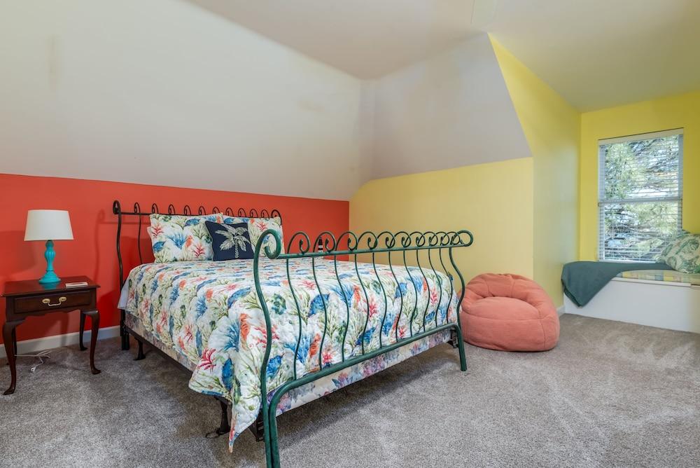 Breezy Decks - 601 Hernando Pl 4 Bedroom Home