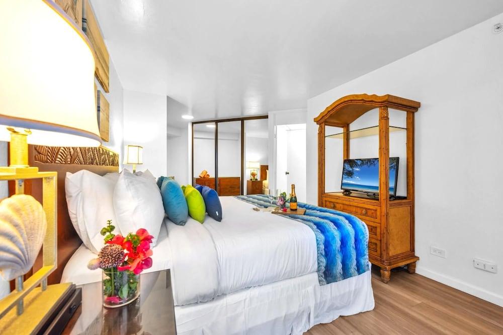 NEW KBM Resorts Free CAR Kaanapali Shores 6th Floor Ocean View Suite Steps to Pool and Beach Ks-616