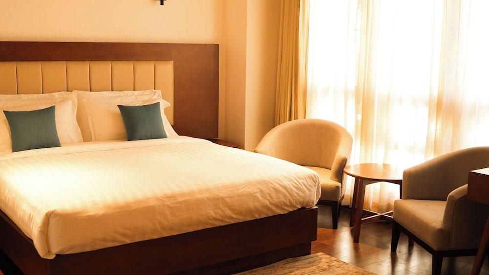 The 33rd Executive Suites