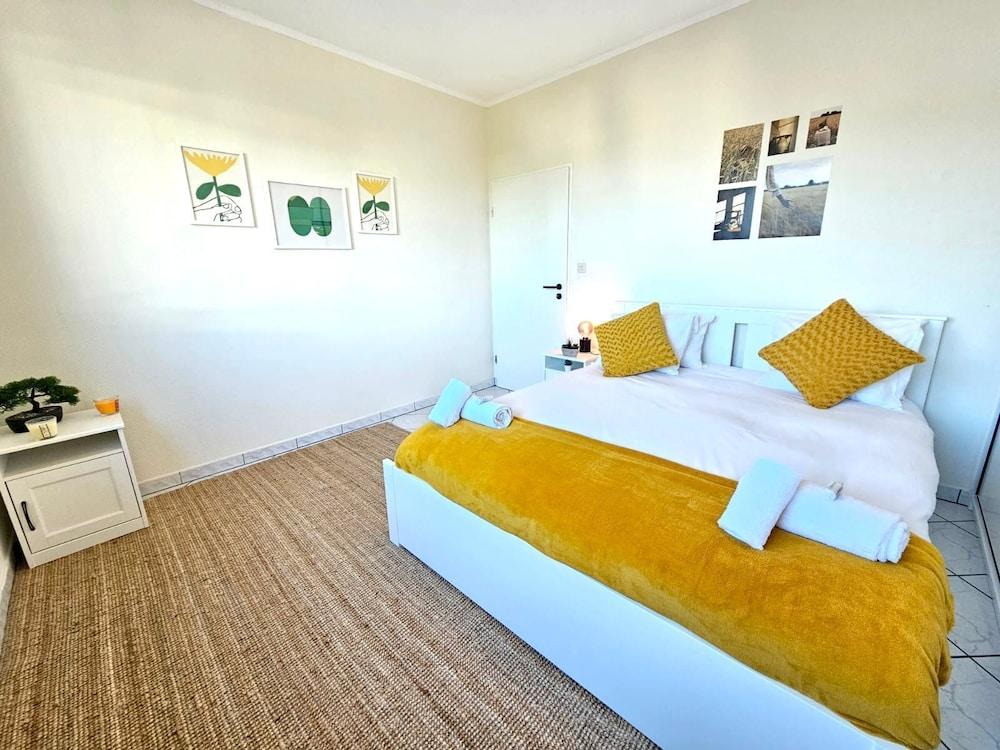 Chic Urban Stay 2BR with parking