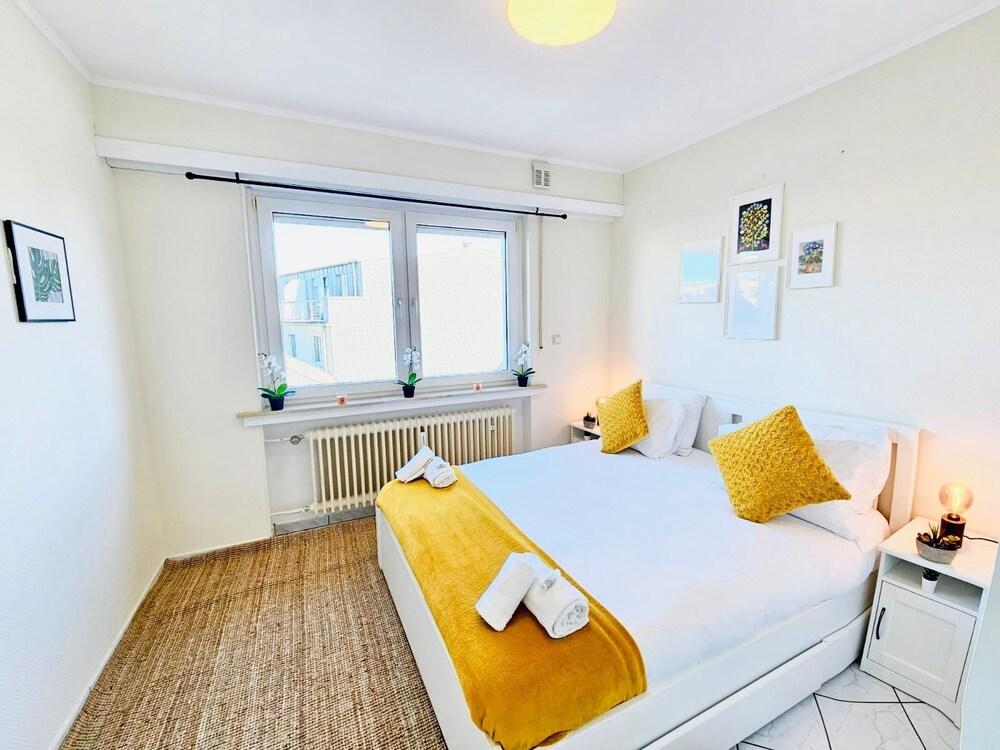 Chic Urban Stay 2BR with parking