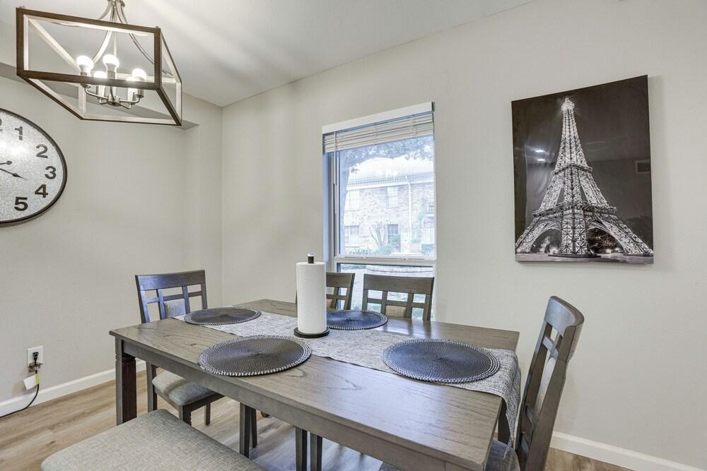 2 Mi to The Galleria: Uptown Houston Retreat!