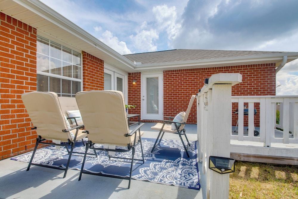 3 Mi to Escambia Bay: Home w/ Deck & Private Yard!