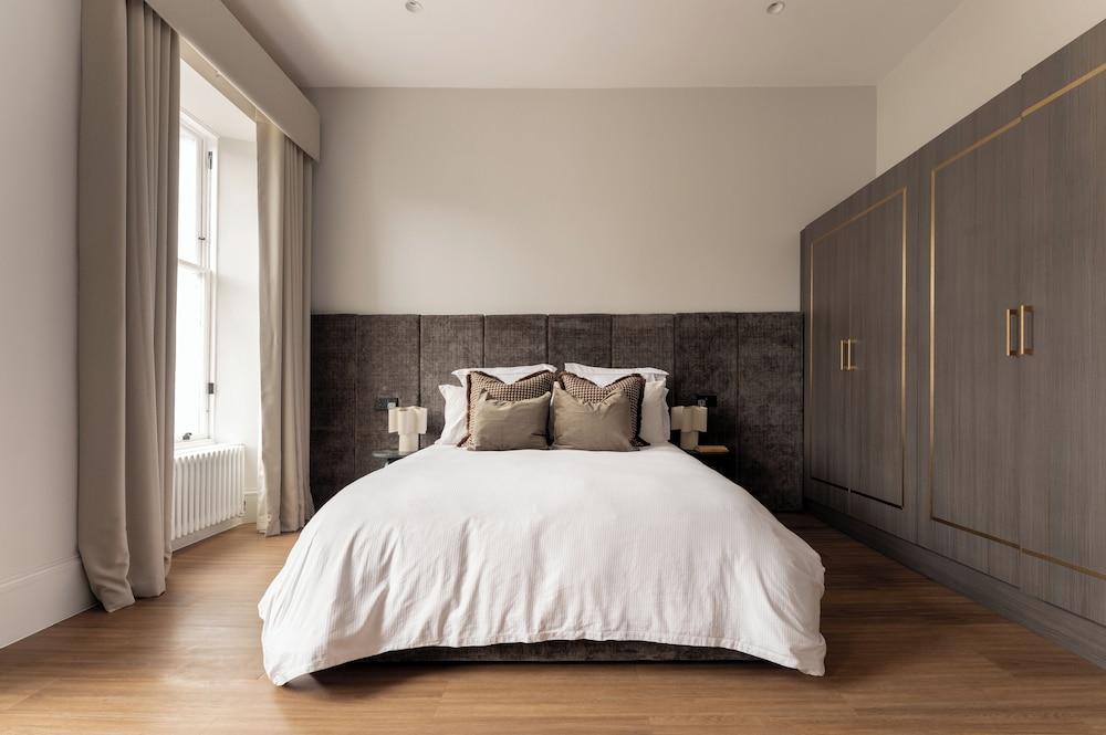 Moment Blythswood Street