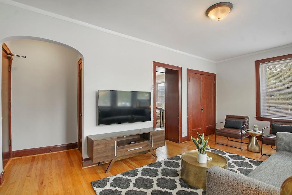 Prime 1BR Apt - Cullom F2