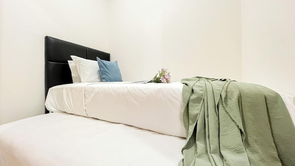 Minimalist 2Br Apartment At Podomoro Golf View