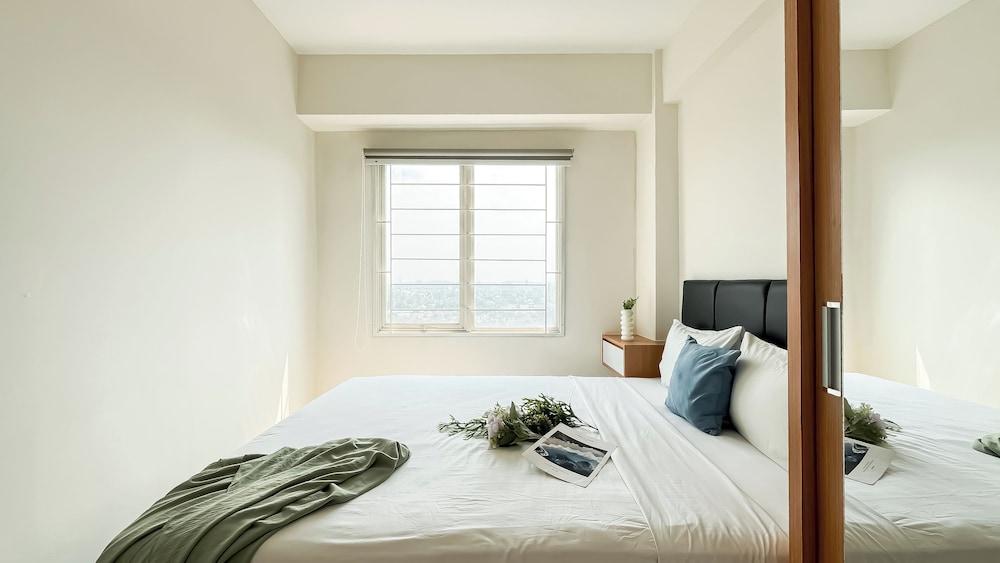 Minimalist 2Br Apartment At Podomoro Golf View
