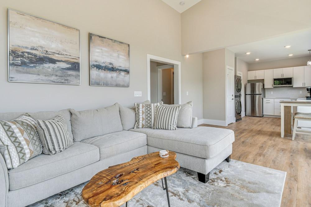 Hike & Ski: Mtn-view Retreat in Maggie Valley!